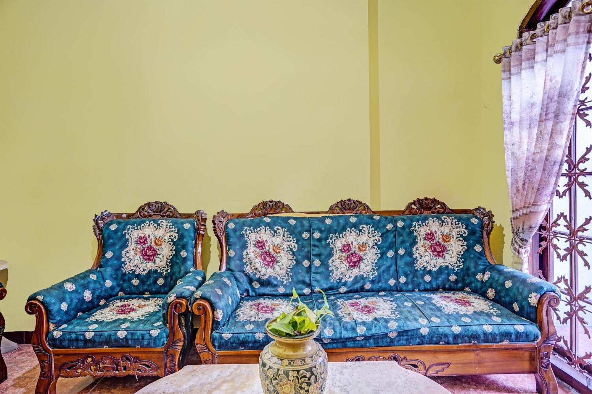 ホテル Spot On 91716 Kost Yy Syariah Mojokerto エクステリア 写真
