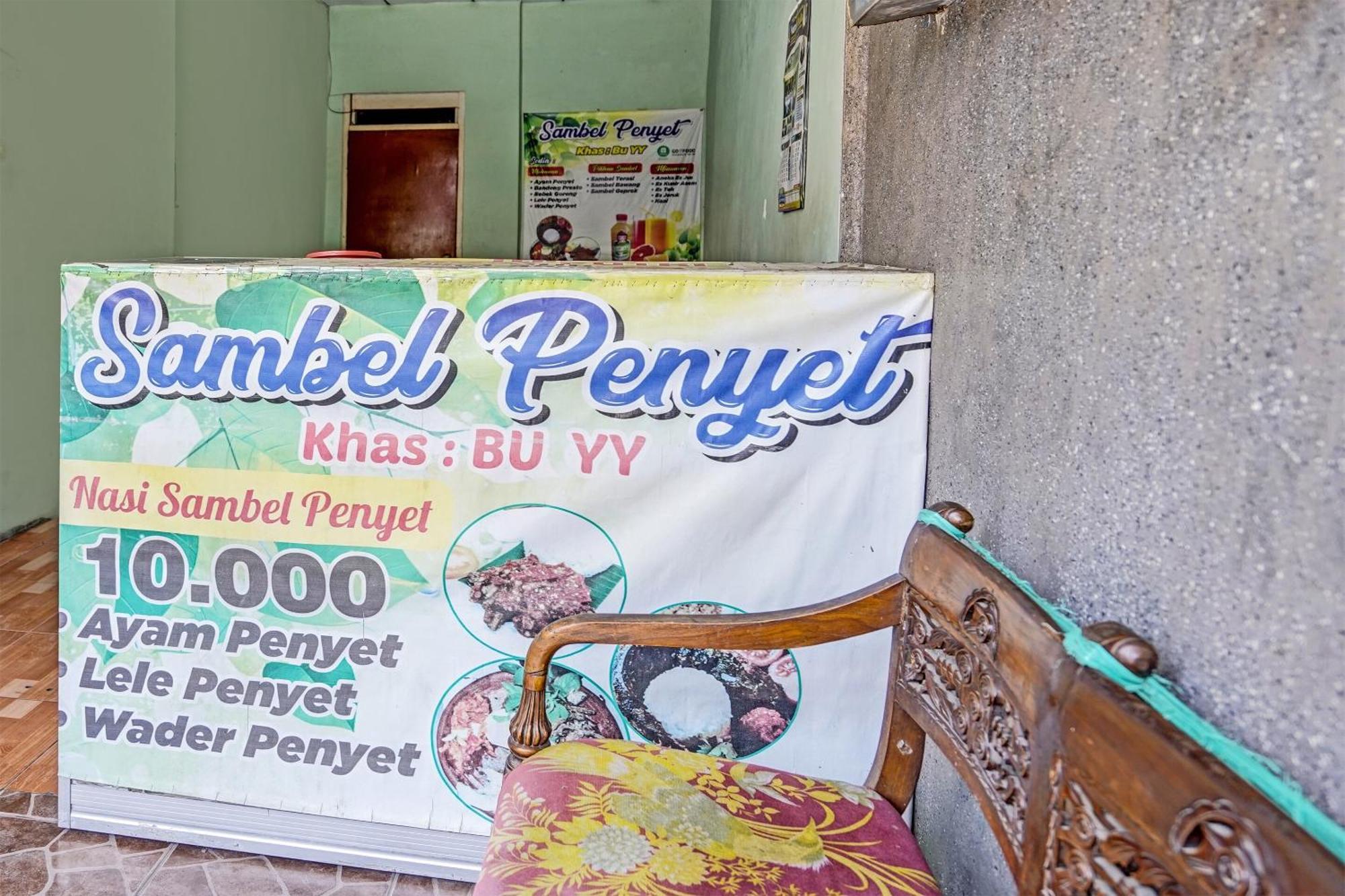 ホテル Spot On 91716 Kost Yy Syariah Mojokerto エクステリア 写真