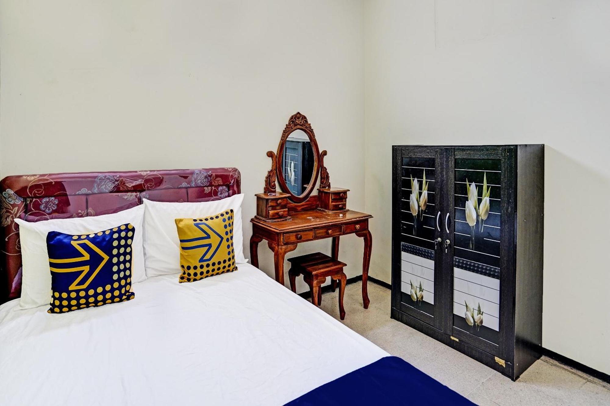ホテル Spot On 91716 Kost Yy Syariah Mojokerto エクステリア 写真
