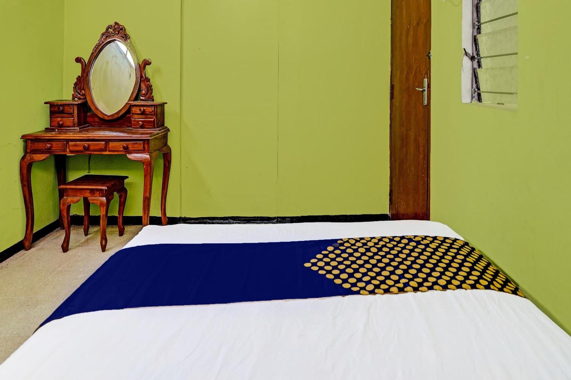 ホテル Spot On 91716 Kost Yy Syariah Mojokerto エクステリア 写真