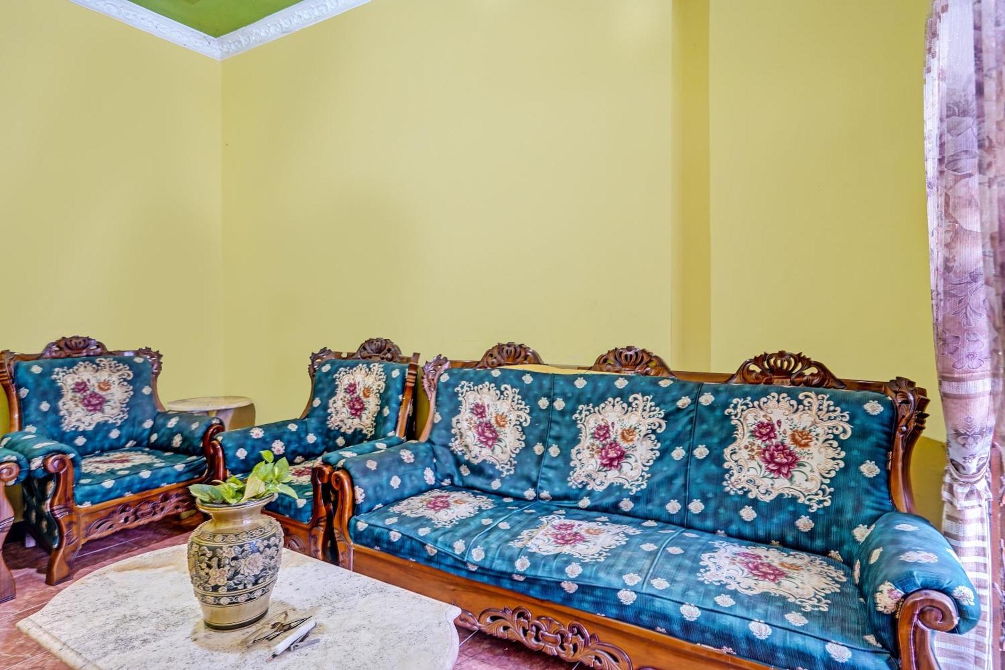ホテル Spot On 91716 Kost Yy Syariah Mojokerto エクステリア 写真