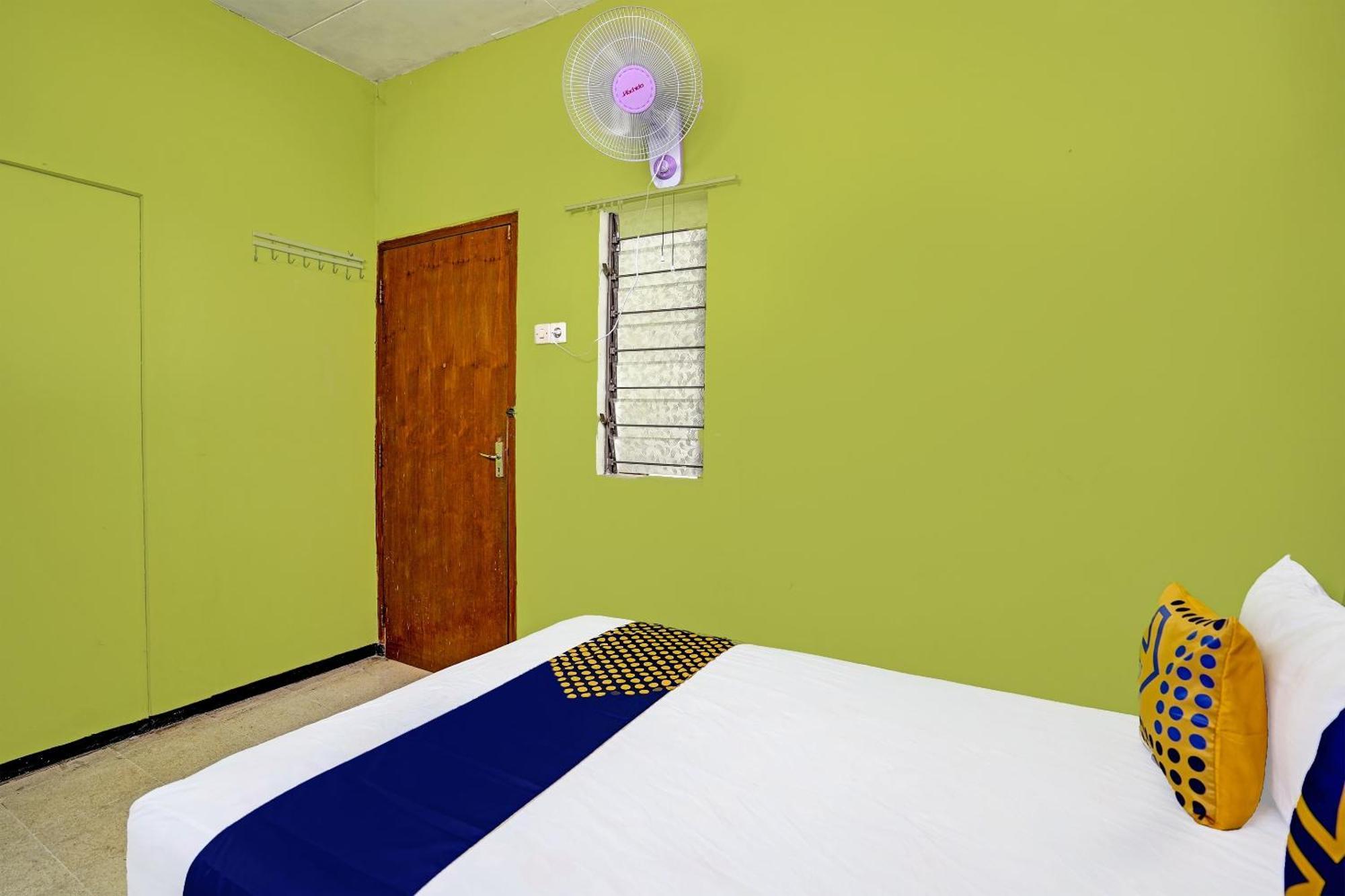 ホテル Spot On 91716 Kost Yy Syariah Mojokerto エクステリア 写真